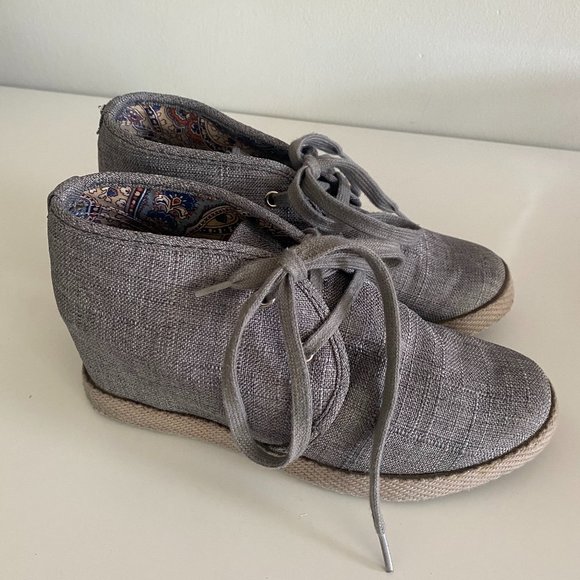 Aldo grey hidden wedge lace ankle booties - Picture 1 of 5